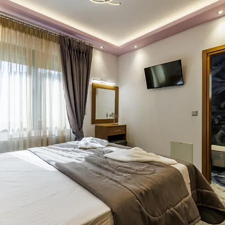 Luxury Rafael * סקופלוס טאון