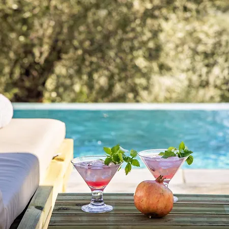 Luxury Rafael * סקופלוס טאון