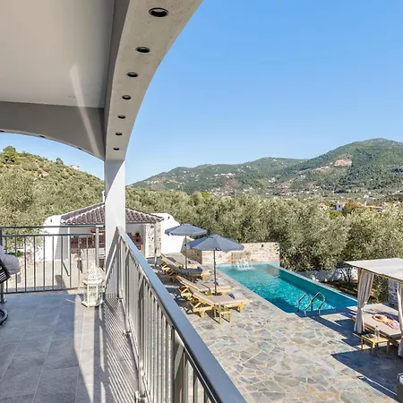 Luxury Rafael * سكوبيلوس تاون