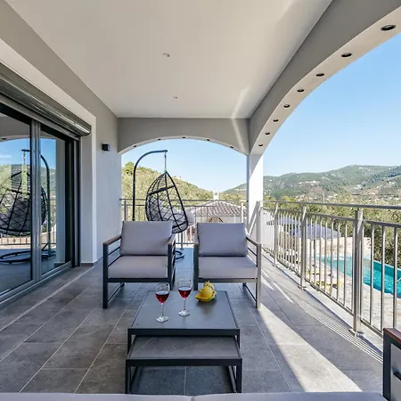 Luxury Rafael סקופלוס טאון