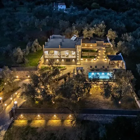 Luxury Rafael סקופלוס טאון