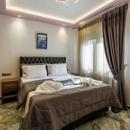 Luxury Rafael * سكوبيلوس تاون